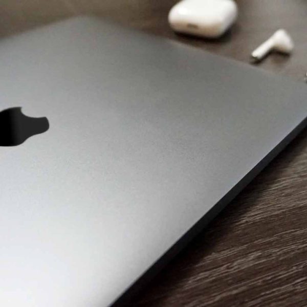 『 MacBook 12インチ 2017』 の最大の良さはやはり持ち運びしやすさだ。スペックはどうでも良い！【購入に至るまで編】